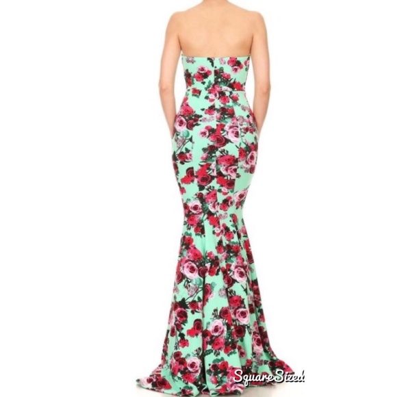 Pretty as a Petal Dress - Picture 4 of 5